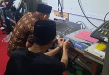 Teknisi RRI Sungailiat Data Peralatan Siaran di Masjid Agung Sungailiat
