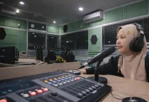 Pelestari Dambus Tanah Merah Menjaga Tradisi lewat Udara