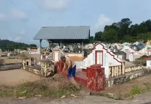 Warga Tionghoa Bersihkan Makam Leluhur jelang Ceng Beng