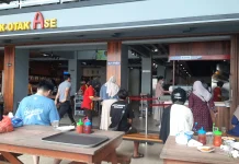 Wisata Kuliner Otak-Otak Ramai Dikunjungi Wisatawan saat Libur Panjang