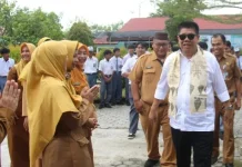 Tak Lagi 'Satu Atap', Pasutri Terpisah Pulau Eksiskan pada Pengabdian Guru