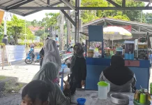 Tak Padat Penonton, Pedagang Tetap Raup Rezeki