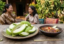 Rujak Mangga Muda Segar namun Perlu Bijak Dikonsumsi