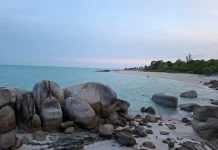 Bebatuan Granit Jadi Daya Tarik Pantai Batu Ketak
