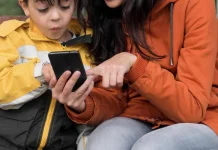 Orang Tua Punya Andil Besar dalam Menciptakan Dunia Digital Anak yang Aman
