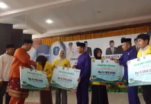 Empat Mahasiswa Terima Bantuan Pendidikan pada HUT ke-260 Kota Sungailiat