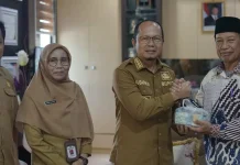 Baznas Bateng Serahkan Bantuan Pengentasan Stunting