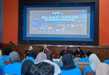 Mahasiswa UBB Kunjungi RRI Sungailiat untuk Pelajari Praktik Kehumasan