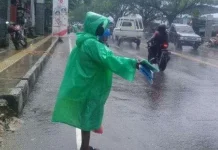 Jas Hujan Sekali Pakai, Pilihan Praktis Saat Musim Hujan