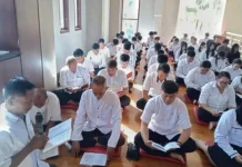 Puluhan Peserta Ikuti Pembacaan Dhammapada dan Penuangan ECO-Enzym