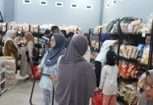 Jelang Iduladha, Toko Makanan Ringan Mulai Dipadati