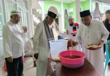 "Jumat Berkah" Sajikan Rawon di Masjid Baitul Ummah Sungailiat