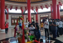 Umat Buddha Rayakan Waisak di Puri Tri Agung Sungailiat