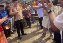Warga Kacung Gelar Pesta Adat "Panggil" Suku Ketapik