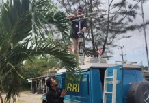Tim Teknik RRI Sungailiat Kawal Dialog Luar Studio di Desa Sempan