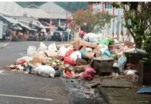 Sampah Desa Kayu Besi Menumpuk, Kolaborasi Jadi Solusi