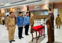 Wabup Debby Lantik Enam Pejabat Administrator dan Pengawas