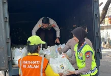 HUT Bhayangkara, 80 Petugas Kebersihan Pangkalpinang Terima Sembako