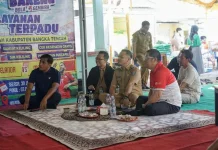 Pemkab Bateng Hadirkan Pelayanan Terpadu sambil Nobar Pildun di Lubuk Pabrik