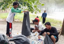 Pantai Bangka Diserbu Sampah Plastik saat Liburan