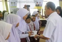 Pemkab-Baznas Bateng Berikan Beasiswa Siswa SD & SMP, Total 217,5 juta