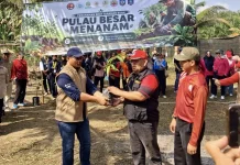 Kagama-Mahasiswa Lakukan Gerakan Pulau Besar Menanam