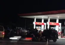 Hindari Antrean Panjang di SPBU, Warga Pilih Beli Pertalite Eceran