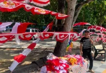 Lapak Merah Putih Hadir, Penjual Bendera Ngais Rezeki di Agustusan