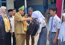 200 Siswa Belitung Terima Bantuan Perlengkapan Sekolah