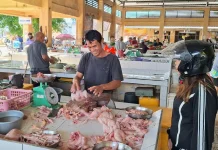 Harga Ayam di Sungailiat Tinggi, di Pasar Aik Kenango Tembus Rp50 ribu Sekilo