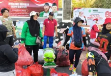 Warga Tukar Sampah Plastik dengan Kebutuhan Rumah Tangga di CFD