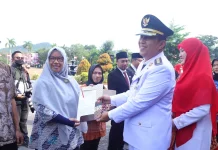 BPN Bangka Serahkan Sertifikat PTSL saat HUT RI