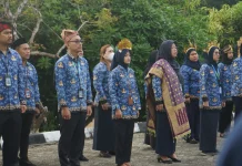 Atribut Daerah Warnai Upacara HUT ke-81 RI di RRI Sungailiat