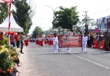 Warga Antusias Saksikan Pawai Baris Berbaris di Sungailiat