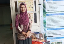 Gosok Baju Keliling Rp300rb/Bulan, Suwarni Rawat Suami Disabilitas