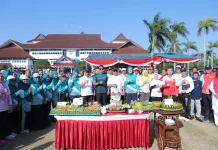63 Tahun, Gubernur Hidayat Arsani Terima Kejutan Spesial Sang Istri & Danrem 045/Gaya
