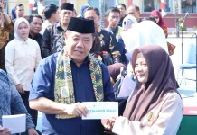 Zakat ASN: 1000 Siswa SMA-SMK Babel Dapat Seragam Gratis