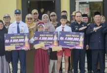 Tiga Pelajar Berprestasi Nasional Diganjar Bonus oleh Pemkab Bangka Tengah