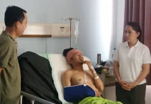 Ketua DPRD Belitung Jenguk Personel Damkar Korban Kecelakaan saat Misi Pemadaman