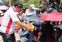 Masyarakat Padati Pawai Pembangunan HUT ke-81 RI di Manggar