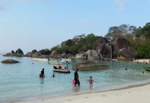 Pantai 'Laskar Pelangi', Wisata Unggulan di Pulau Belitung