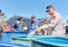 Warga di Kemuja Senang Dapat Bantuan Air Bersih dari Polda Babel