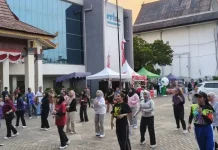 Zumba Olahraga Menyenangkan Gerakan Ikuti Musik Kata Instruktur