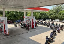 Antrean BBM di SPBU Padang Manggar Masih Ramai