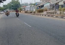 Kurir Jastip di Sungailiat Keluhkan Kabut Asap Mata Perih