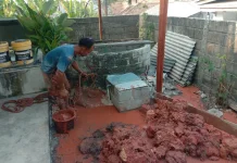 Warga Sungailiat Perdalam Sumur saat Kemarau