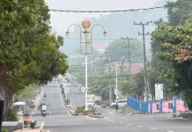 Kabut Asap Masih Selimuti Sungailiat, Warga Mulai Disiplin Gunakan Masker
