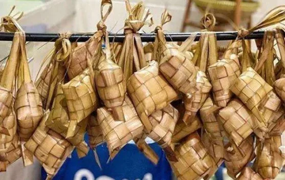 Ketupat, Hidangan Utama yang Identik dengan Lebaran