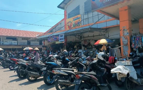 Parkir Kendaraan Alami Lonjakan jelang Lebaran di Pasar Kite