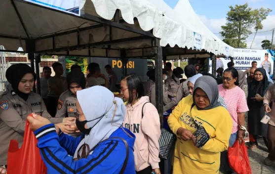 Jelang Lebaran, Warga Serbu Pasar Murah di Polda Babel